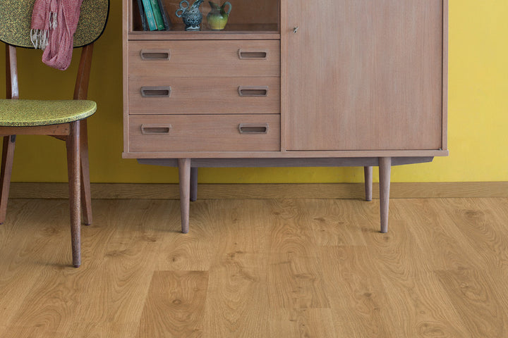 Quick-Step Eligna White Oak Light Natural laminate flooring room view