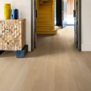 Quick-Step Impressive IM3105 white varnished oak laminate close-up