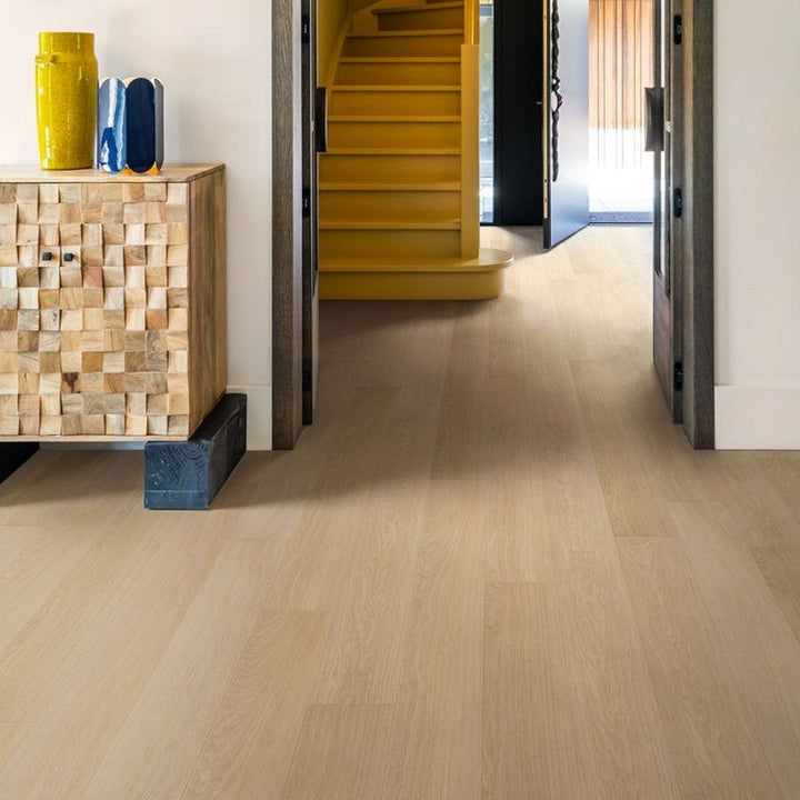 Quick-Step Impressive IM3105 white varnished oak laminate close-up