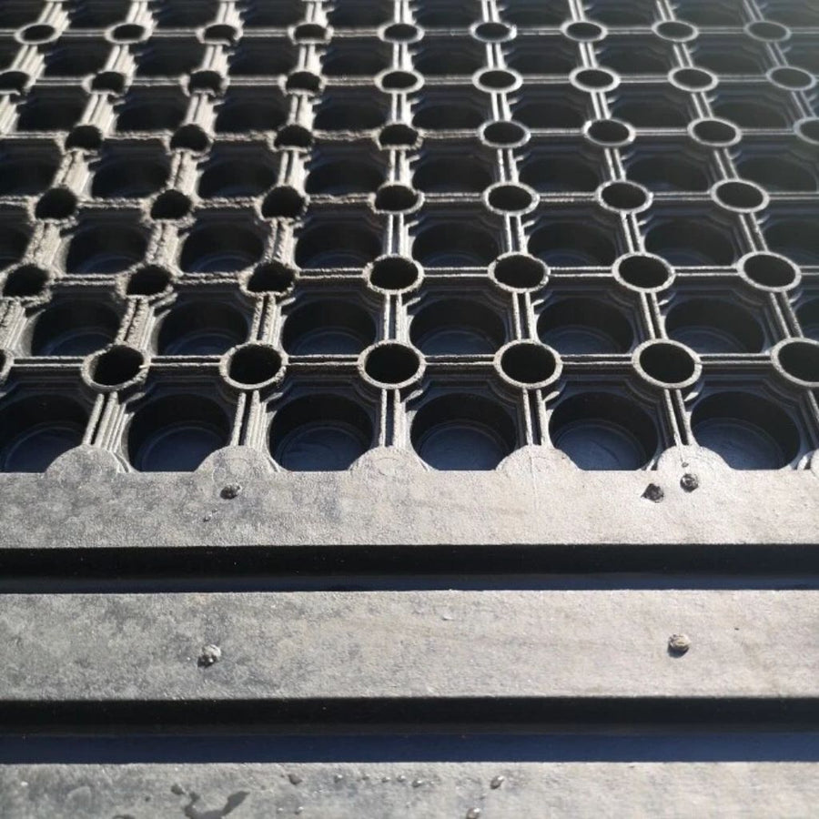 Cow & Stable Mats | Cushioned Hammertop 23mm Rubber Straight Edge | 6ft x 4ft